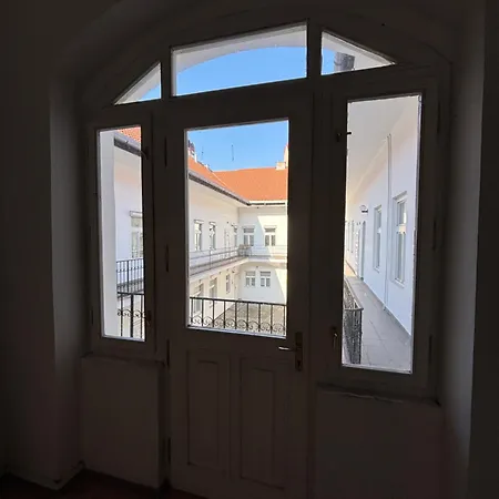 Novacik V Kosiciach Pri Katedrale Košice